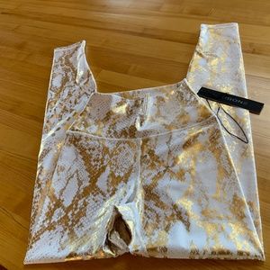 NWT Carbon 38 Leggings